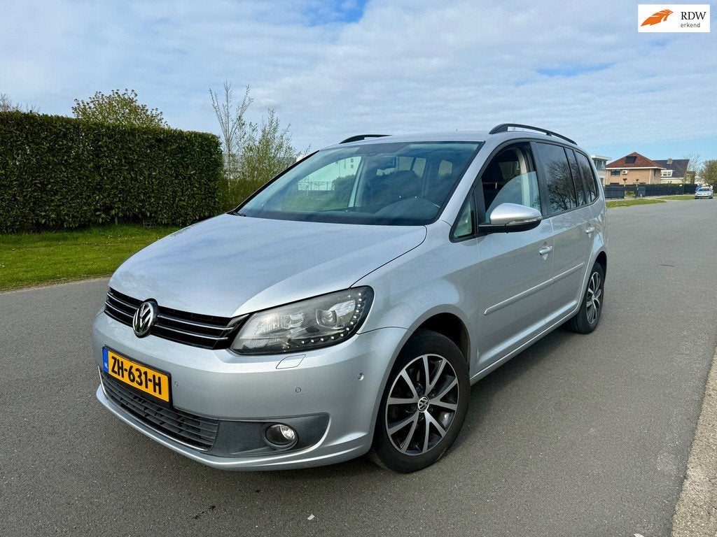 Volkswagen Touran 1.6 TDI Comfortline 7p. DSG/APK/NAVI/CRUIS, Auto's, Volkswagen, Euro 5, 4 cilinders, Parkeersensor, 7 stoelen
