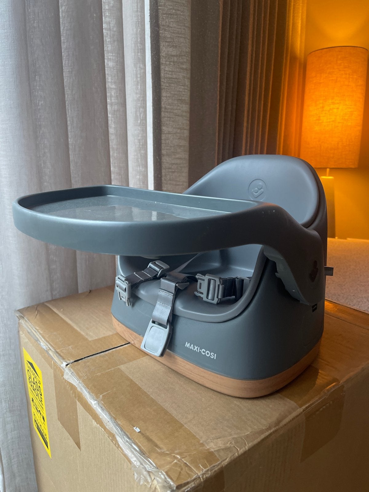 Maxi-Cosi baby stoeltje met riem en eetblad, Ophalen, Zo goed als nieuw, Overige typen, Afneembaar eetblad