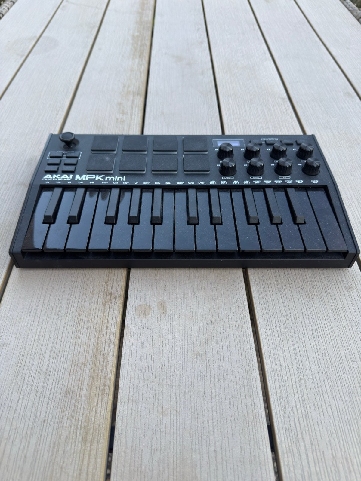 AKAI MPK Mini MIDI Keyboard Controller, Overige merken, Zo goed als nieuw, Aanslaggevoelig, Overige aantallen