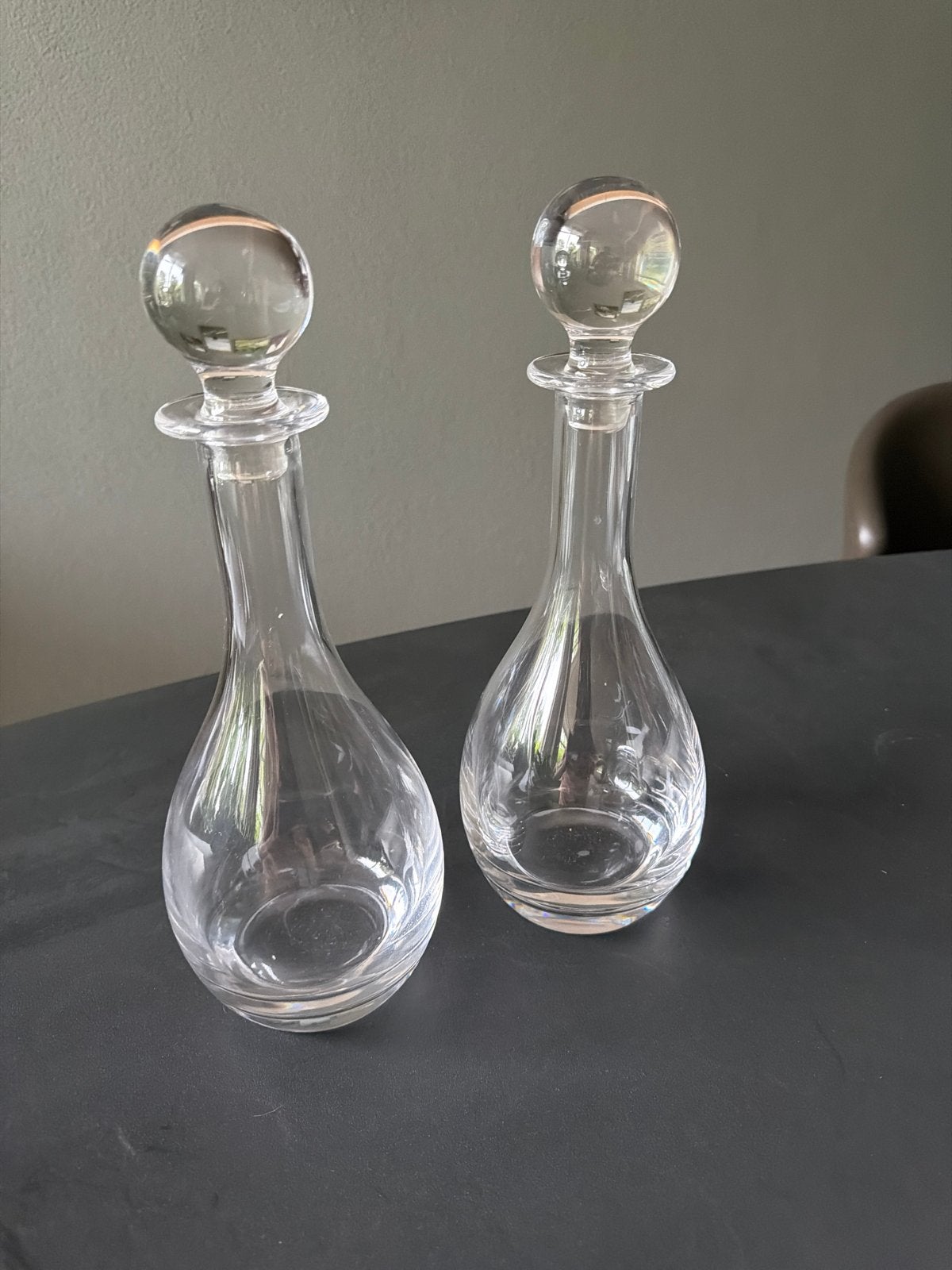 Set van 2 kristallen karaffen, ca. 36 cm hoog, Ophalen