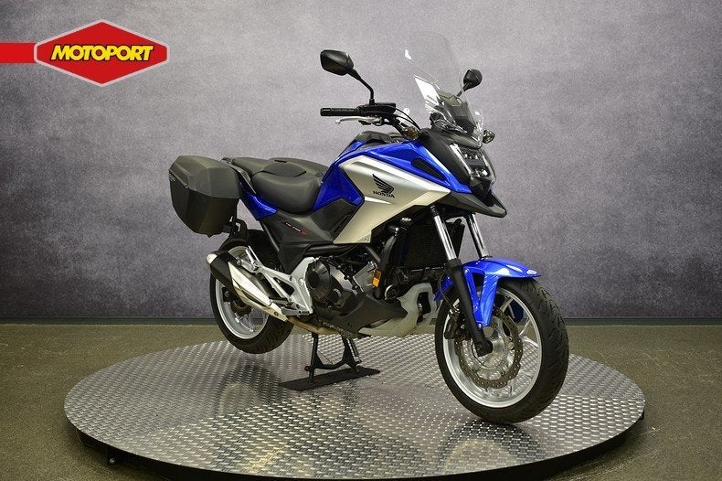 Honda NC 750 X (bj 2016), Info@motoportwormerveer.nl, Honda Motor Europe, Bedrijf, Crystal Bldng B-Unit B11.2 Rivium Blv200
2909 LK  Capelle aan den IJsel, NL