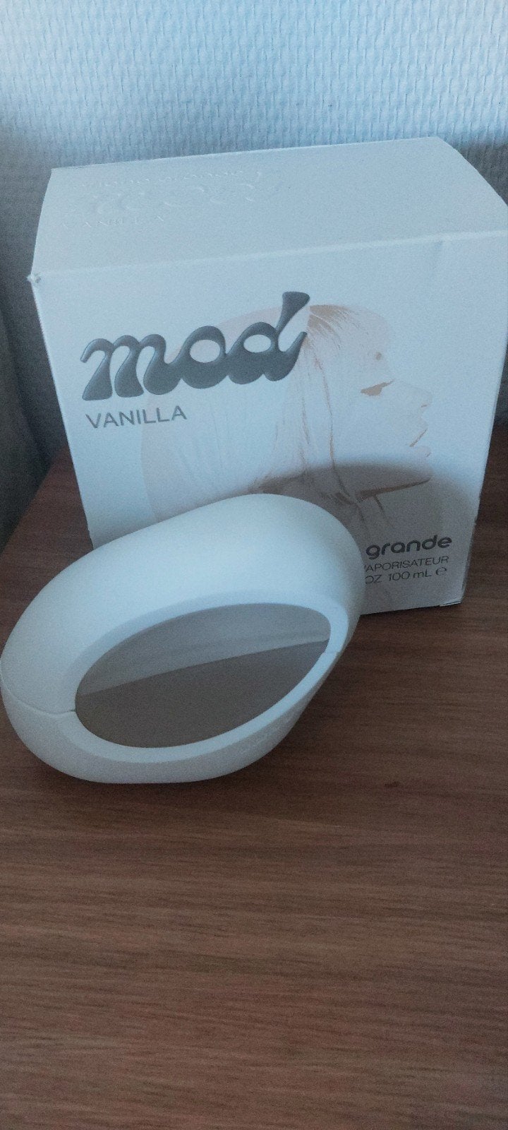 Ariana Grande Vanilla Mod Eau de Parfum, Ophalen of Verzenden, Zo goed als nieuw