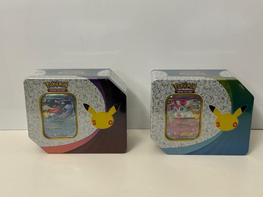 Pokémon 30th Anniversary Sylveon ex & Greninja ex Tins USA, Ophalen of Verzenden, Nieuw, Overige typen