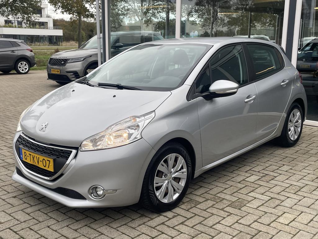 Peugeot 208 1.6 e-HDi Blue Lease Airco / Navi / Trekhaak, Voorwielaandrijving, Euro 5, Gebruikt, 4 cilinders