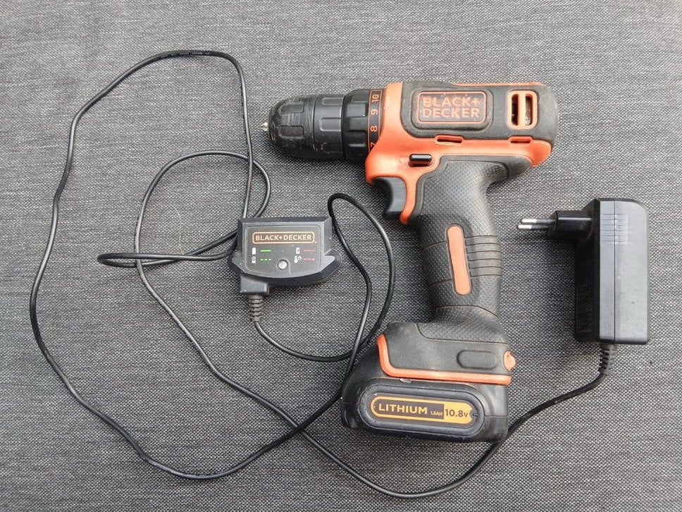 Black+Decker 10.8V Accuboormachine met lader, Ophalen, Gebruikt, Variabele snelheid, Boor- en Schroefmachine