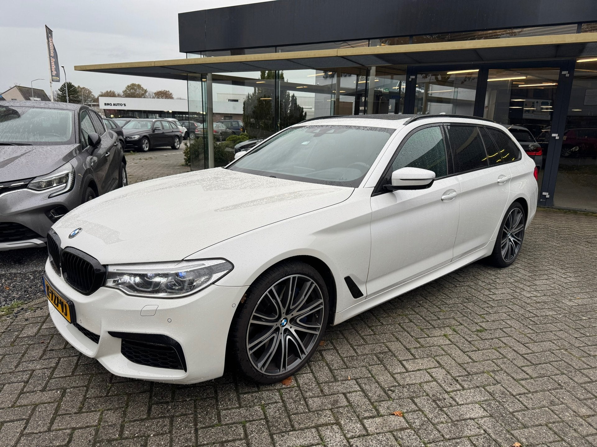BMW 5-serie Touring 540d xDrive High Executive|Pano|ACC|T-ha, Auto's, Gebruikt, Euro 6, 2993 cc, 2000 kg