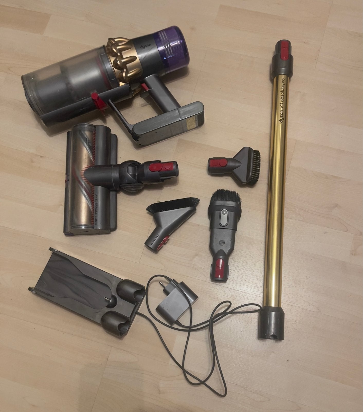Dyson V11 Absolute Pro (Goud) met alle opzetstukken, Witgoed en Apparatuur, Ophalen, Draadloos, Zo goed als nieuw, Dyson