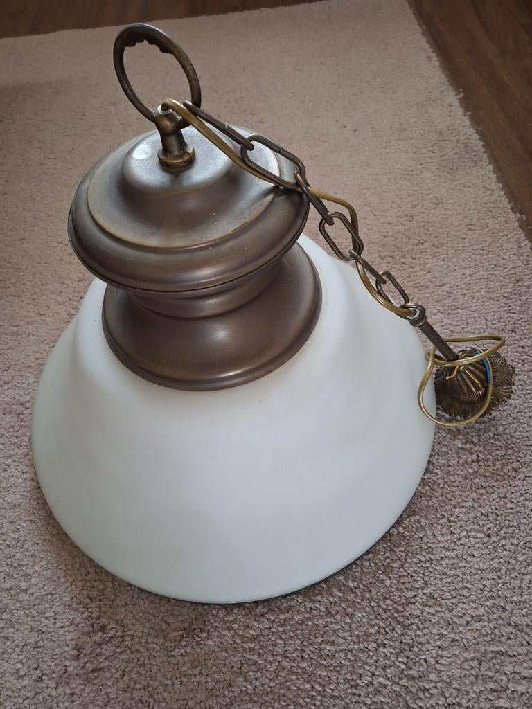 Hanglamp brons met wit glas - Zo goed als nieuw, Klassiek, Ophalen of Verzenden, Zo goed als nieuw, Glas