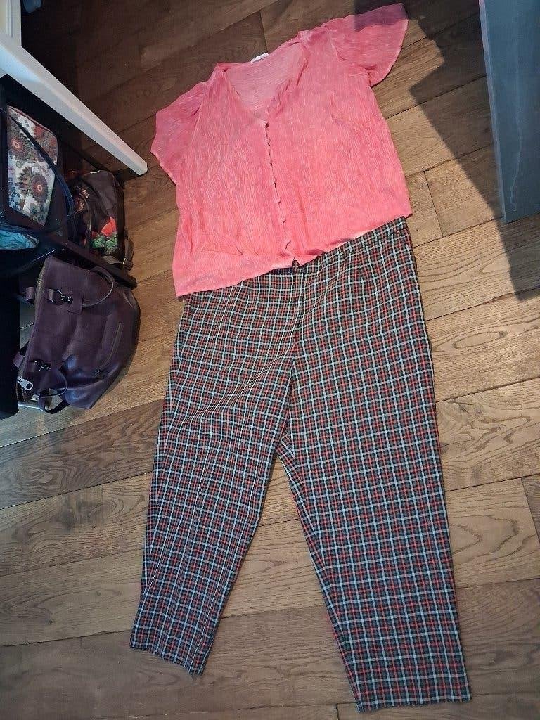 kuitbroek met roze blouse met korte mouwen maat 54 Paprika, Blouse of Tuniek, Ophalen of Verzenden, Zo goed als nieuw, Roze