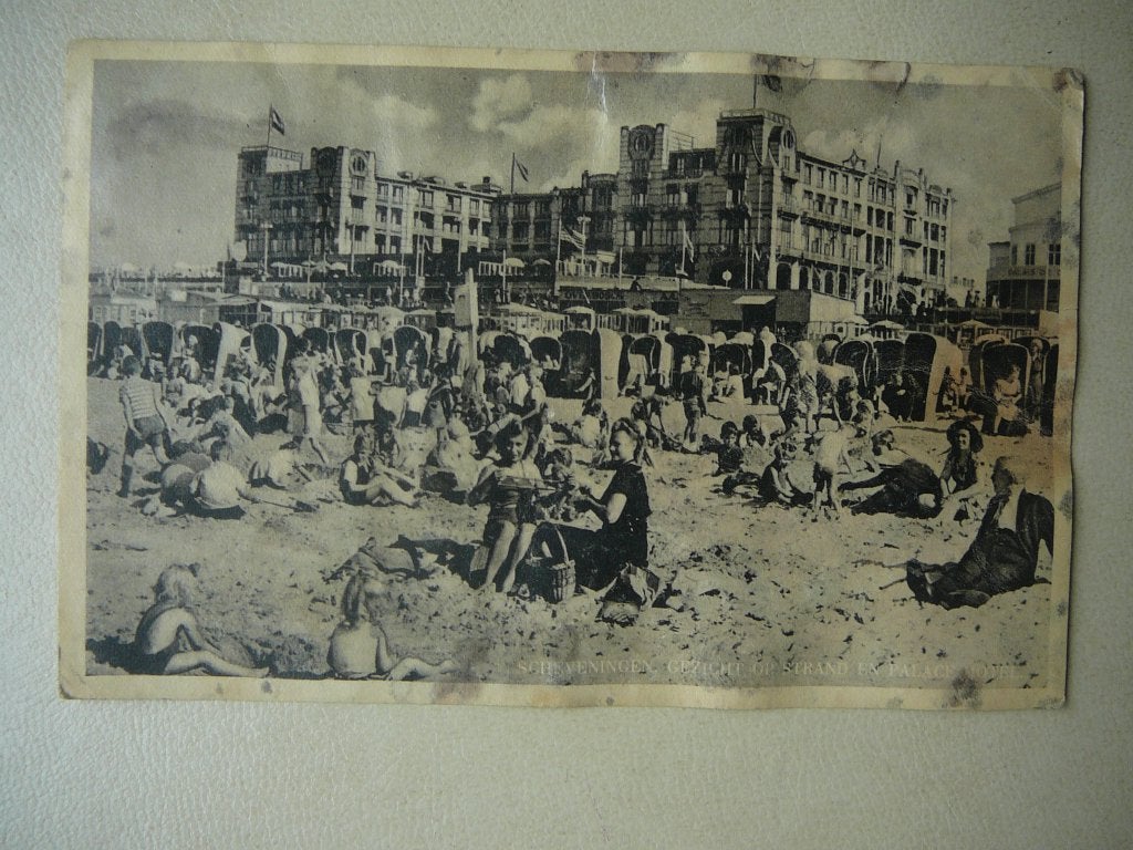 Scheveningen. Gezicht op Strand en Palace Hotel, Ophalen of Verzenden, 1940 tot 1960, Gelopen, Zuid-Holland