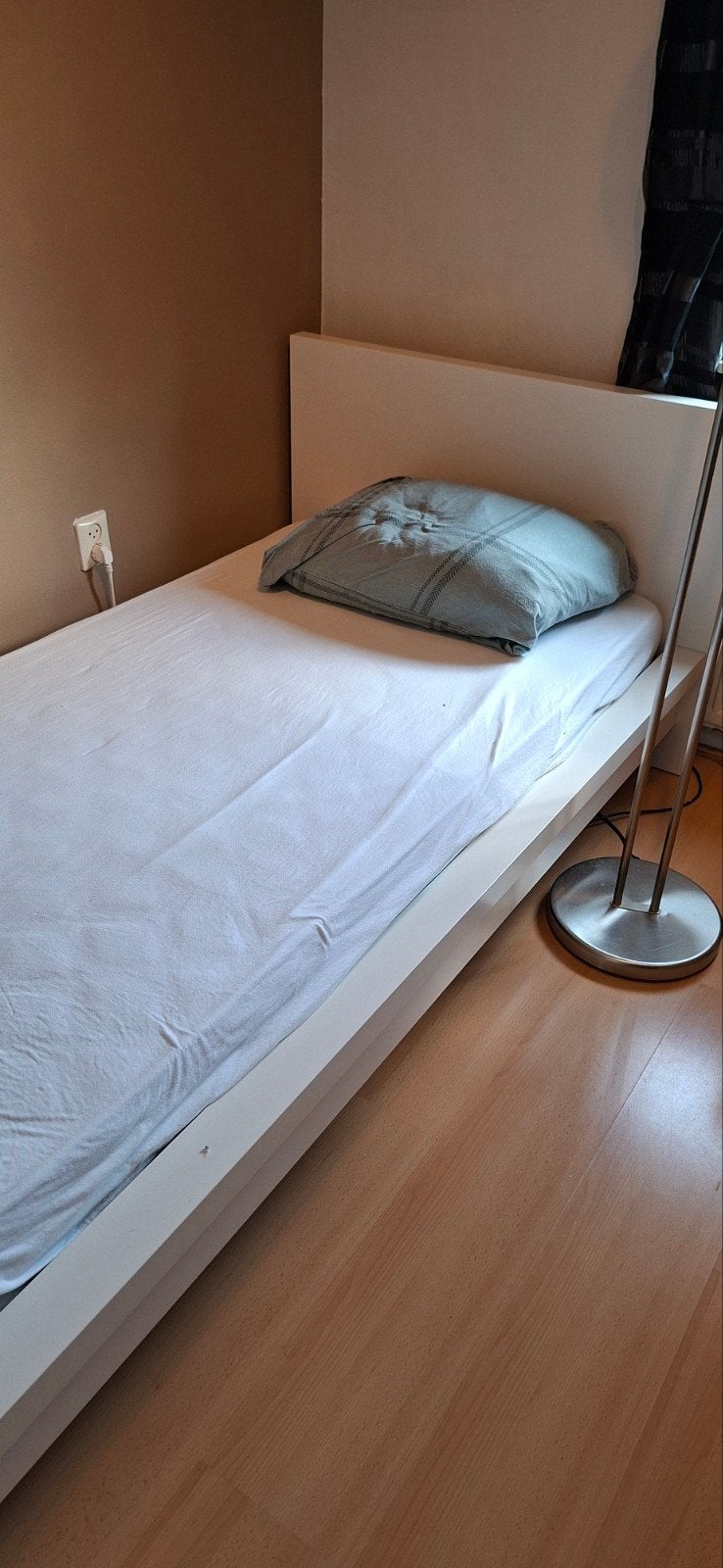 Wit eenpersoonsbed met matras, Ophalen, Gebruikt, 90 cm, Eenpersoons