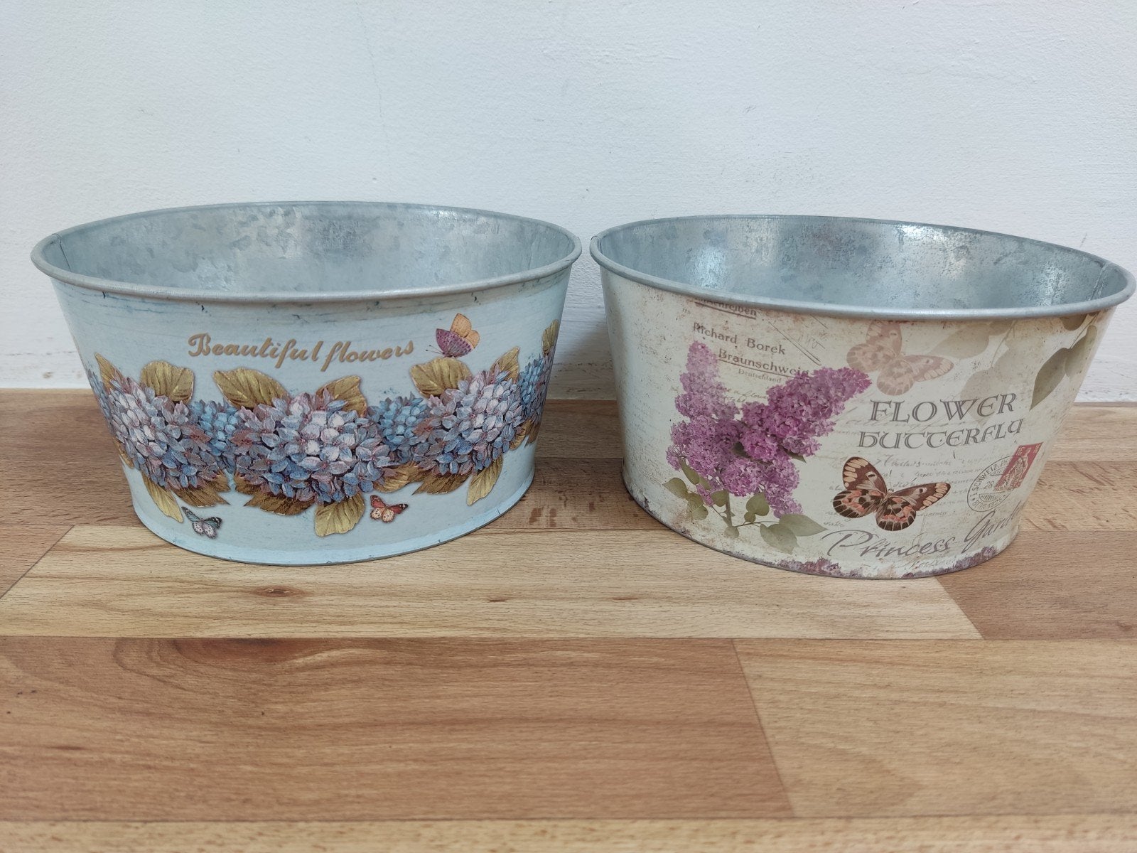 Decoratieve metalen bloempotjes met vlinders en bloemen, Ophalen of Verzenden
