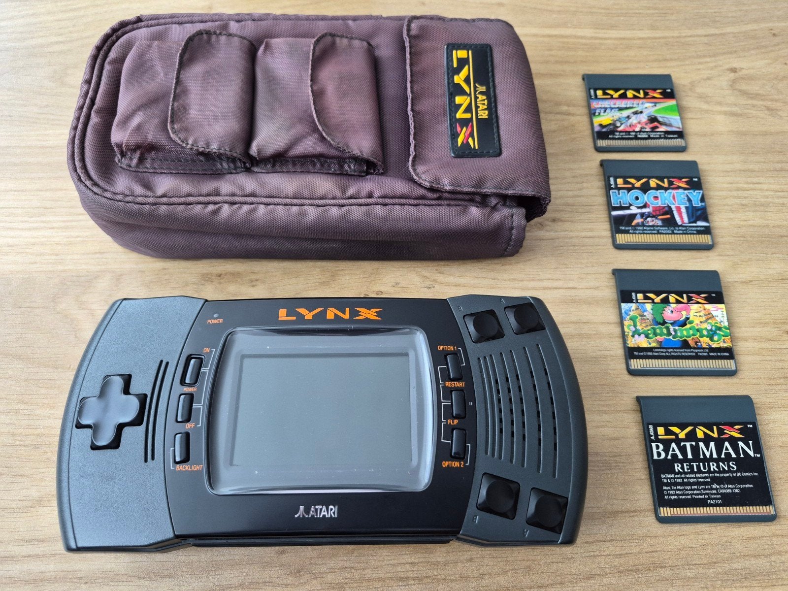 Atari Lynx II met hoes + 4 games, Spelcomputers en Games, Spelcomputers | Atari, Ophalen of Verzenden, Atari Lynx, Met beschermhoes of tas
