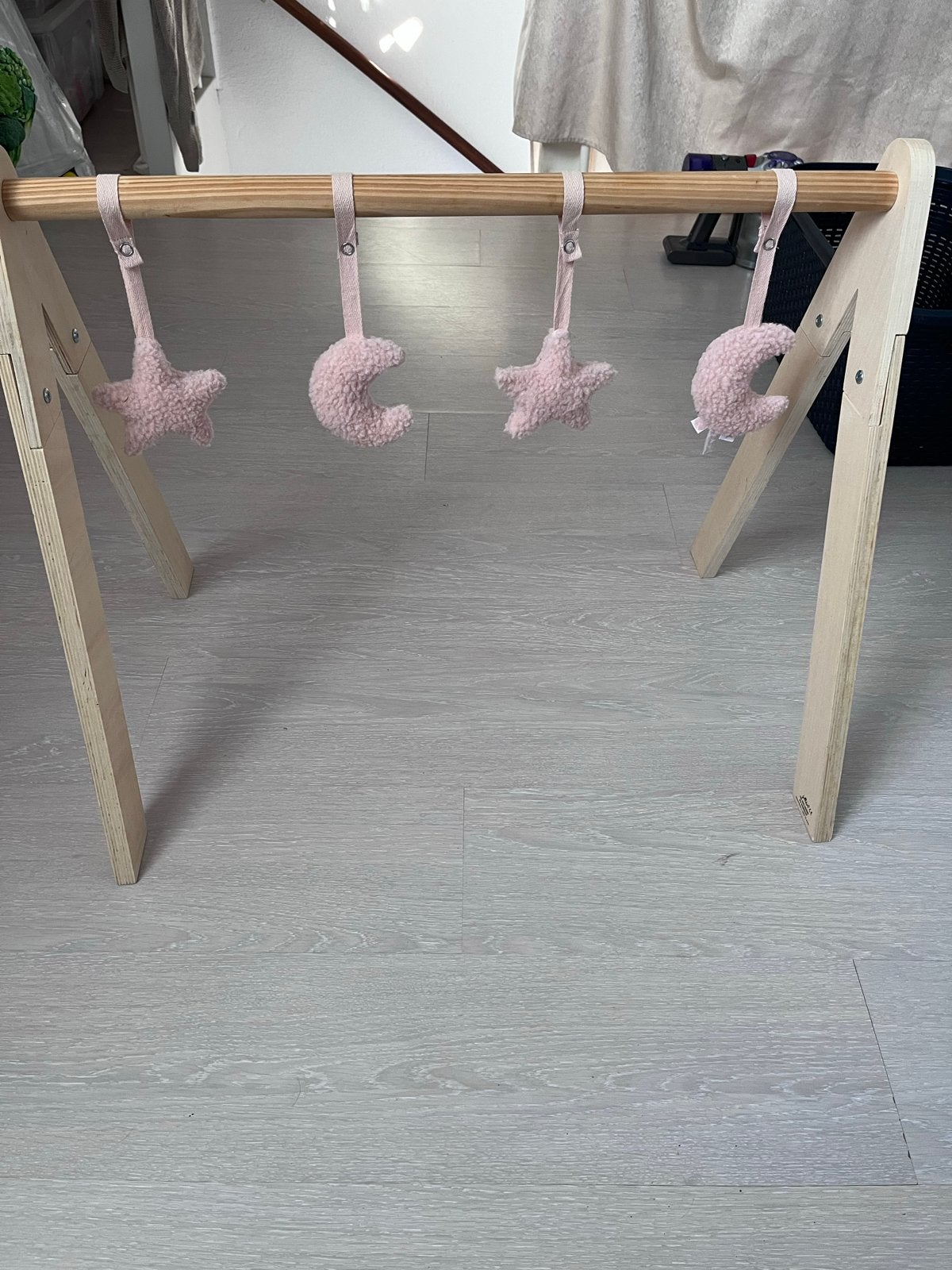 Houten babygym met roze sterren en manen, Ophalen, Zo goed als nieuw, Babygym