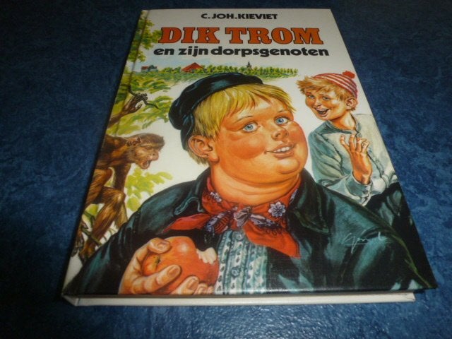 DIK TROM dik trom en zijn dorpsgenoten van 10 tot 12 jaar, Boeken, Ophalen of Verzenden, Zo goed als nieuw