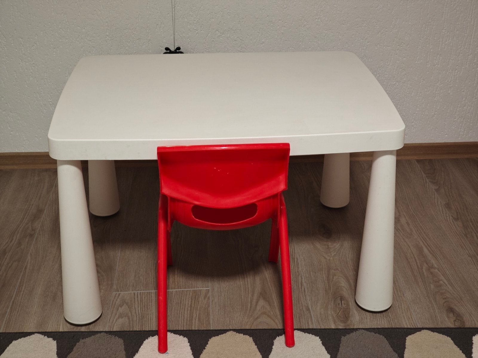IKEA MAMMUT  kindertafel met rode stoel, Ophalen, Gebruikt, Tafel(s) en Stoel(en)