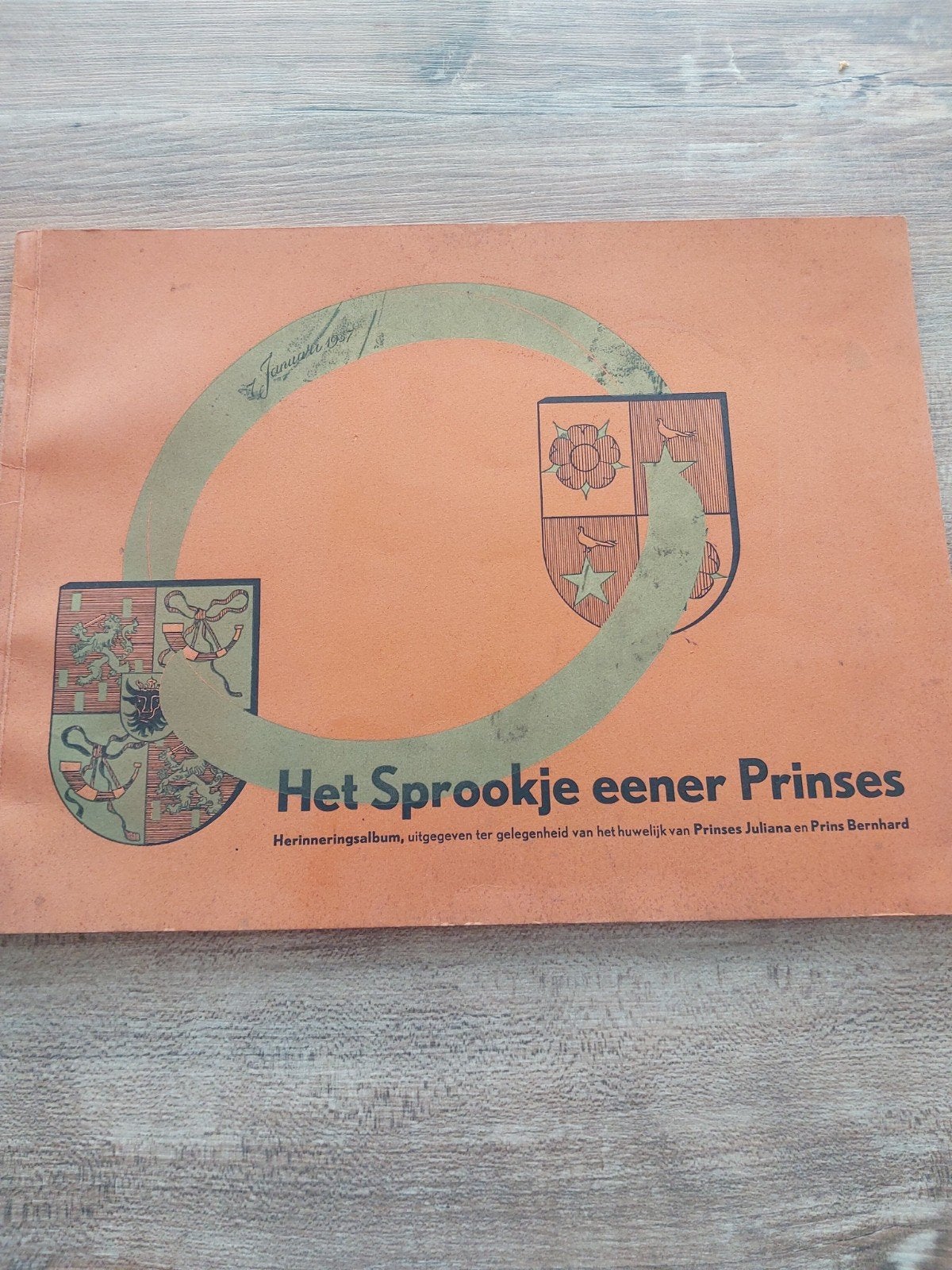 Het Sprookje eener Prinses - Juliana & Bernhard, Boeken, Ophalen of Verzenden, Gelezen, Onbekend