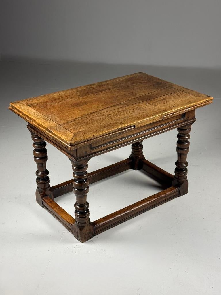 Engelse uitschuifbare tafel ca. 1700, Ophalen