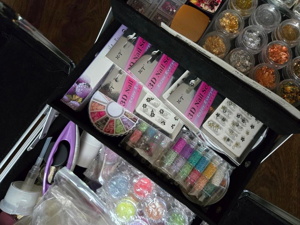 Nagel Set in koffer, Sieraden, Tassen en Uiterlijk, Uiterlijk | Cosmetica en Make-up, Ophalen, Overige kleuren, Zo goed als nieuw