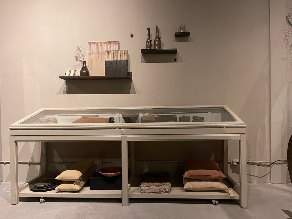 Vintage Vitrinekast Winkelkast Showroom, Ophalen, Gebruikt, 50 tot 100 cm, 25 tot 50 cm