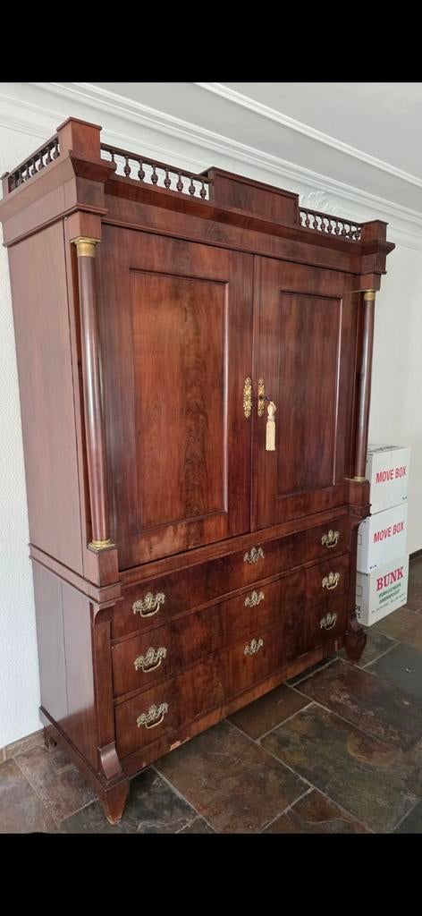 Mooi mahonie hekjes kabinet €250, Ophalen