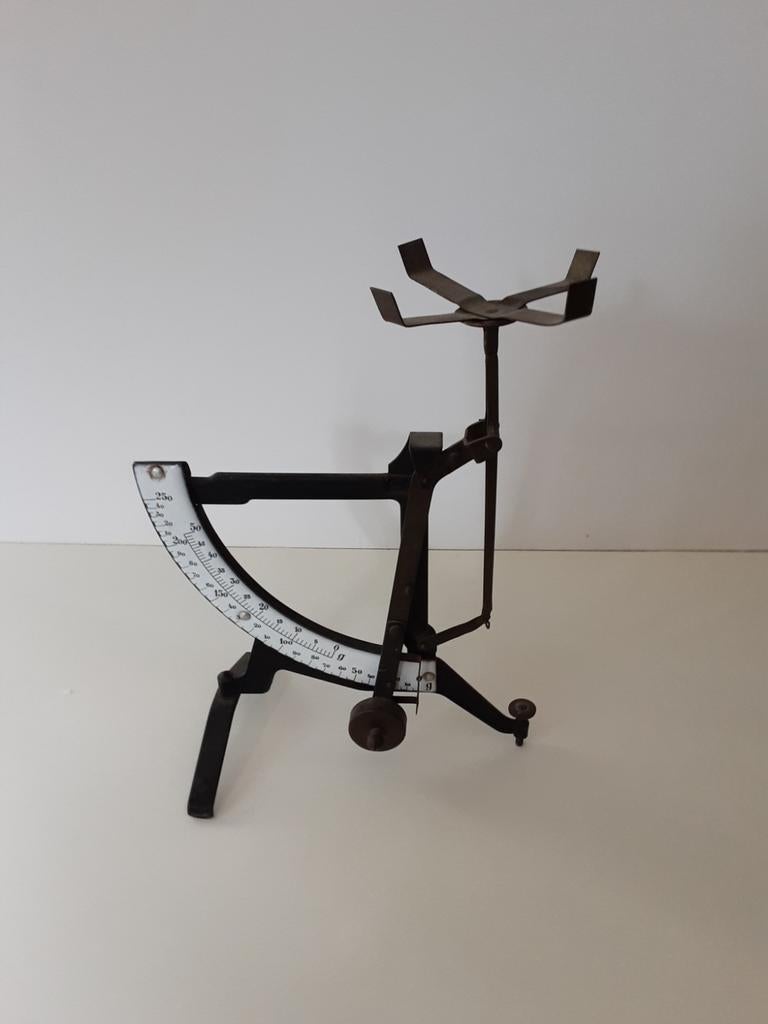Antiek weegschaaltje, Ophalen