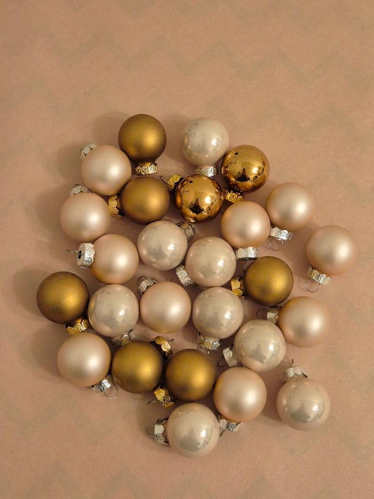26 Roze en gouden kerstballen van glas, Diversen, Kerst, Ophalen of Verzenden, Nieuw