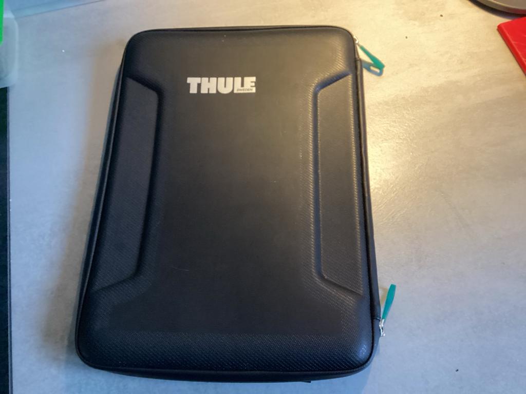 Thule Laptophoes 15 inch Zo goed als nieuw!, Ophalen of Verzenden, 13 inch, Zo goed als nieuw