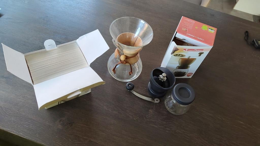 Chemex Koffiemaker met Koffiemolen en Filters, Ophalen of Verzenden, Zo goed als nieuw