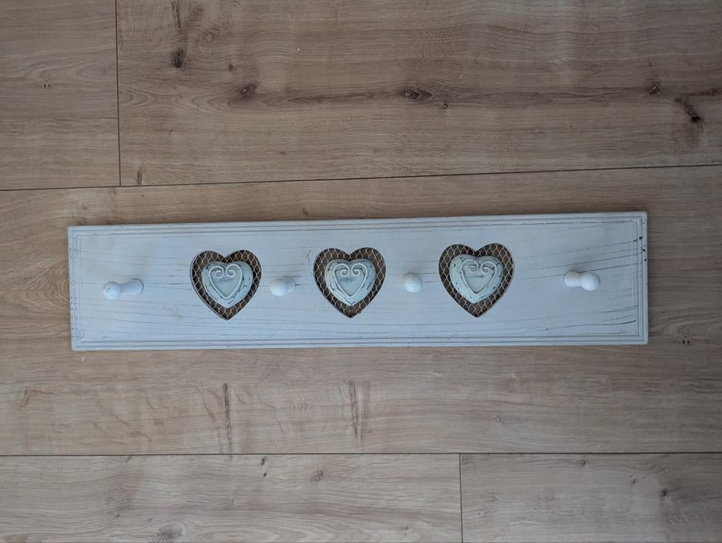 Leuke witte houten kapstok met hartjes, Wandkapstok, Gebruikt, Ophalen of Verzenden, Minder dan 100 cm