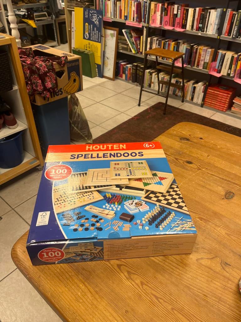 Houten Spelletjesdoos - Compleet en Leuk!, Een of twee spelers, Nvtn, Ophalen of Verzenden, Zo goed als nieuw