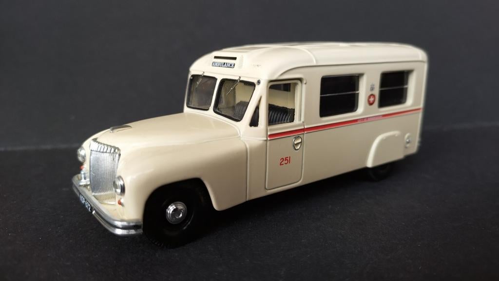 Daimler Ambulance Birmingham 1:43 Corgi Classics Pol, Auto, Corgi, Ophalen of Verzenden, Zo goed als nieuw