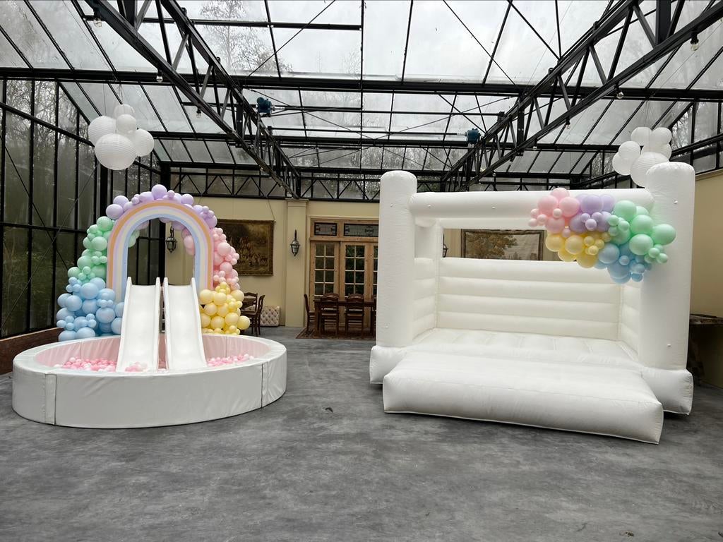 Ballenbak ,springkussens en playground te huur