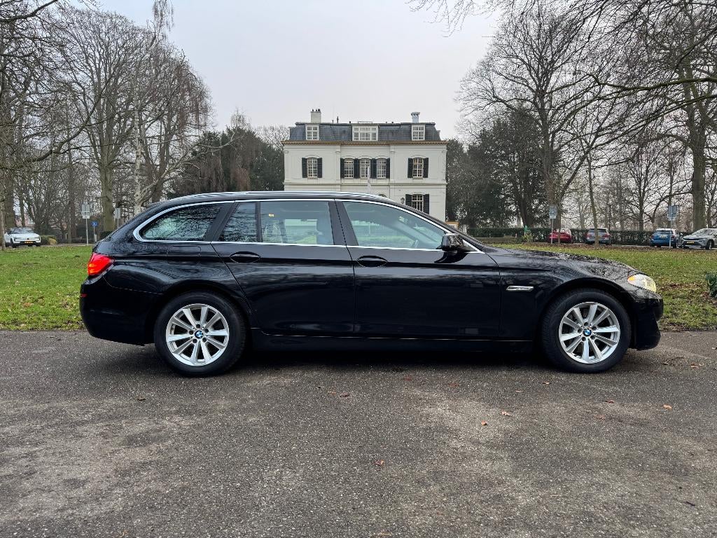 BMW 525d Touring 2011| Diesel | Automaat | Xenon | Panorama, Auto's, BMW, Automaat, Euro 5, Achterwielaandrijving, Zwart