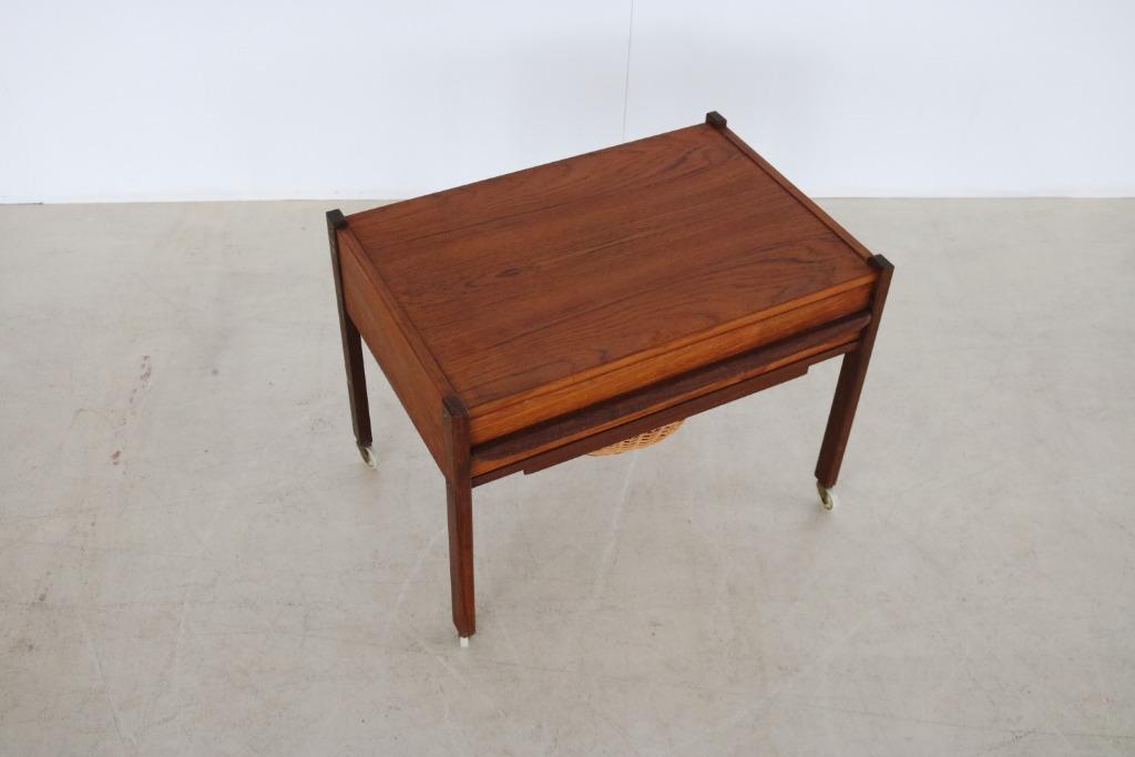 vintage naaikastje | sidetable | jaren 60 | Deens, Ophalen of Verzenden, Gebruikt, Overige materialen