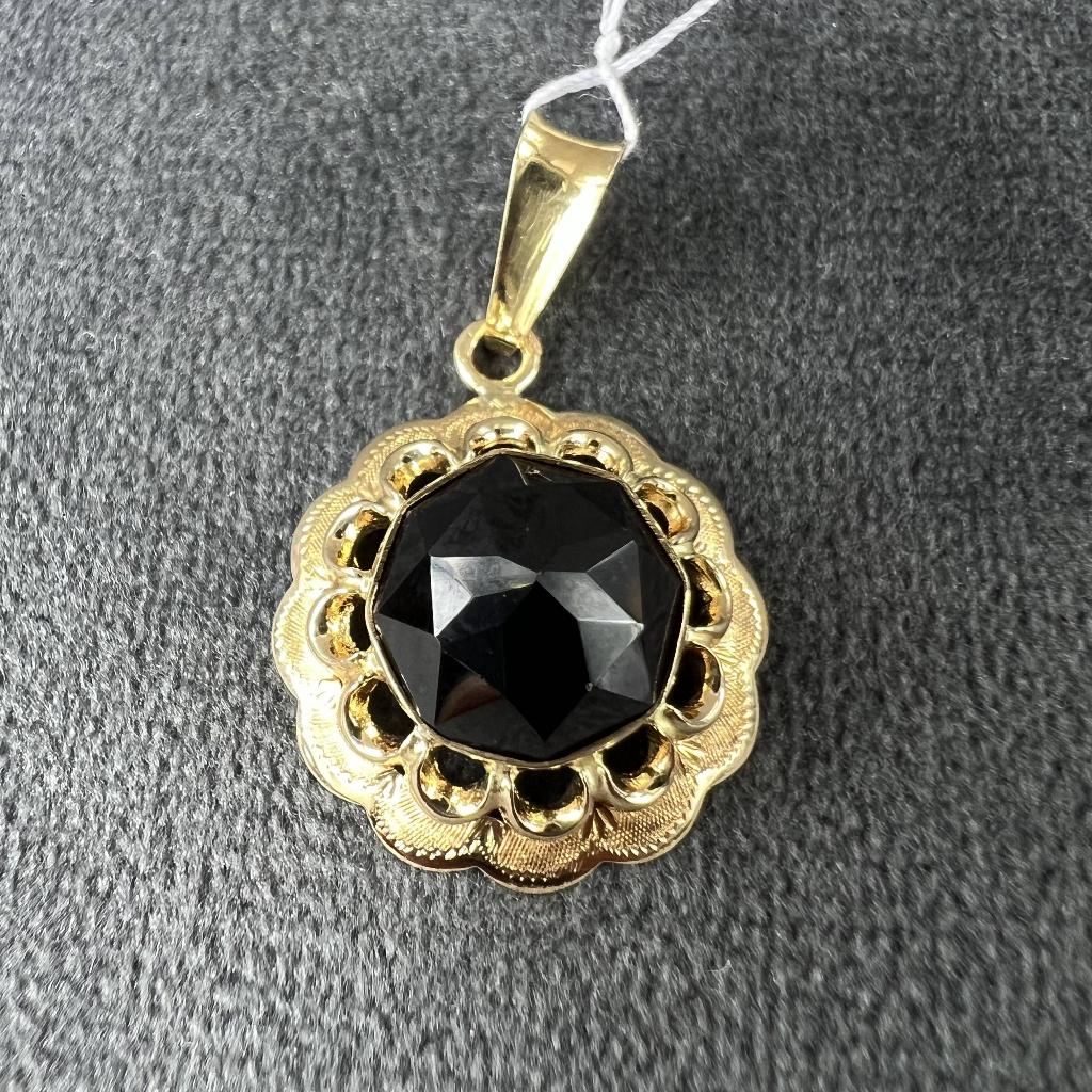 Gouden hanger | 14K | 3,2gr | ronde granaat | 402250, Ophalen of Verzenden, Zo goed als nieuw, Goud, Goud