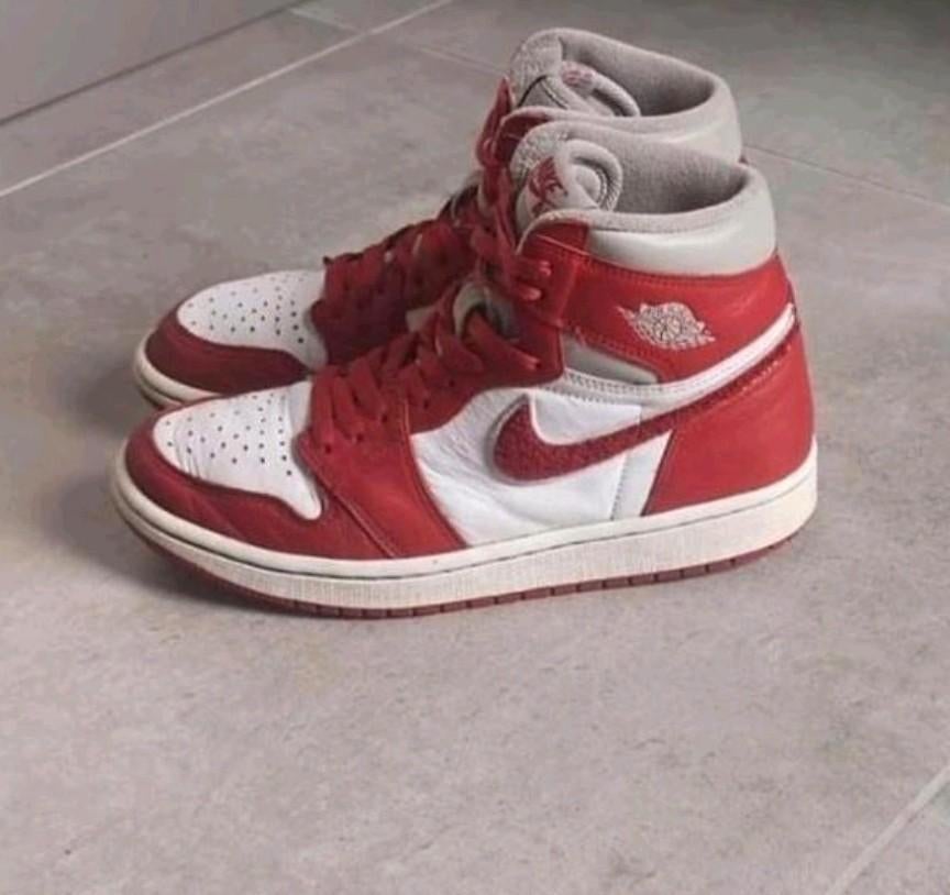 Nike Air Jordan sneakers maat 38.5, Nike Air Jordan, Ophalen of Verzenden, Sneakers of Gympen, Rood