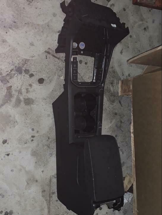 VW Golf  sportvan Middenconsole Armsteun, Ophalen