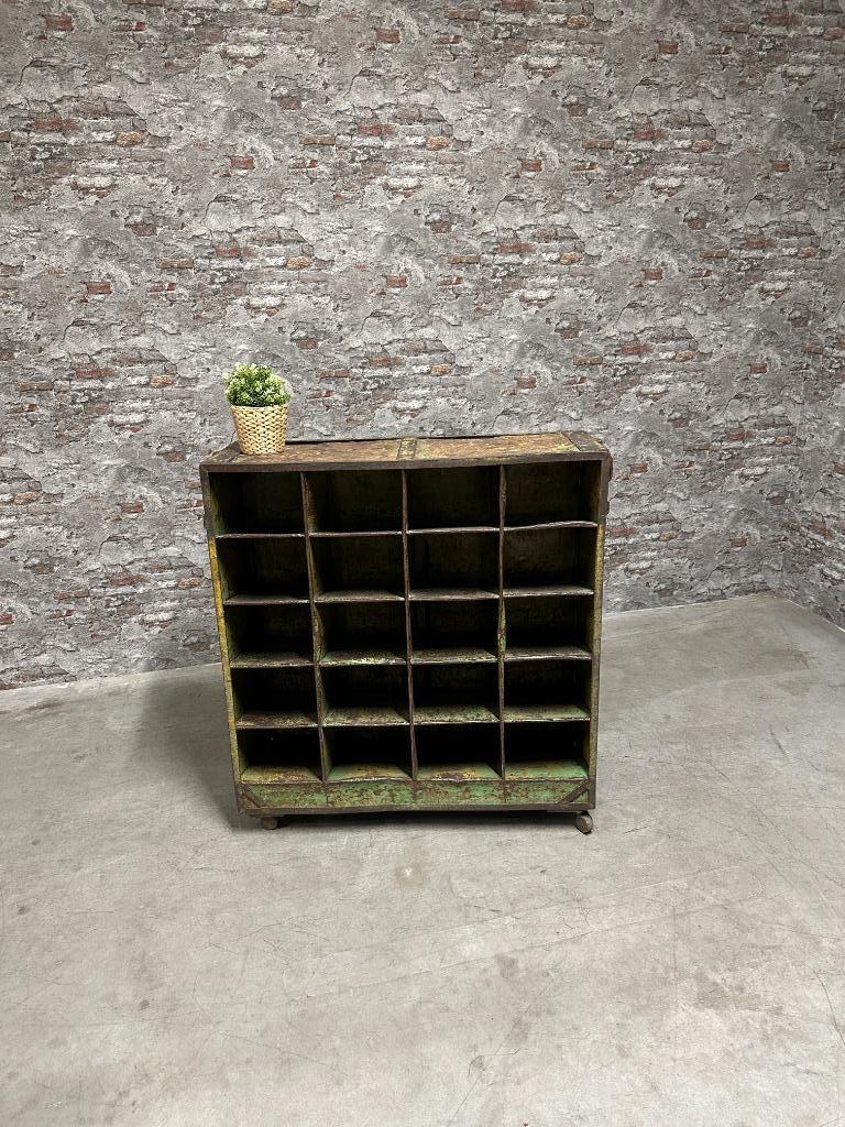 Industrieel vintage schoenenrek op wielen nr.1043, Info@antiekgroothandel.com, Nieuw, Ophalen of Verzenden, 7602RG