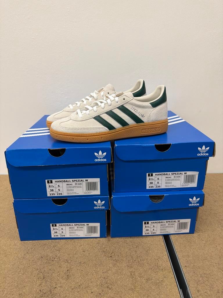 Adidas Handball Spezial W - maat 38 - Nieuw in doos, Kleding | Dames, Schoenen, Beige, Nieuw, Ophalen of Verzenden, Sneakers of Gympen