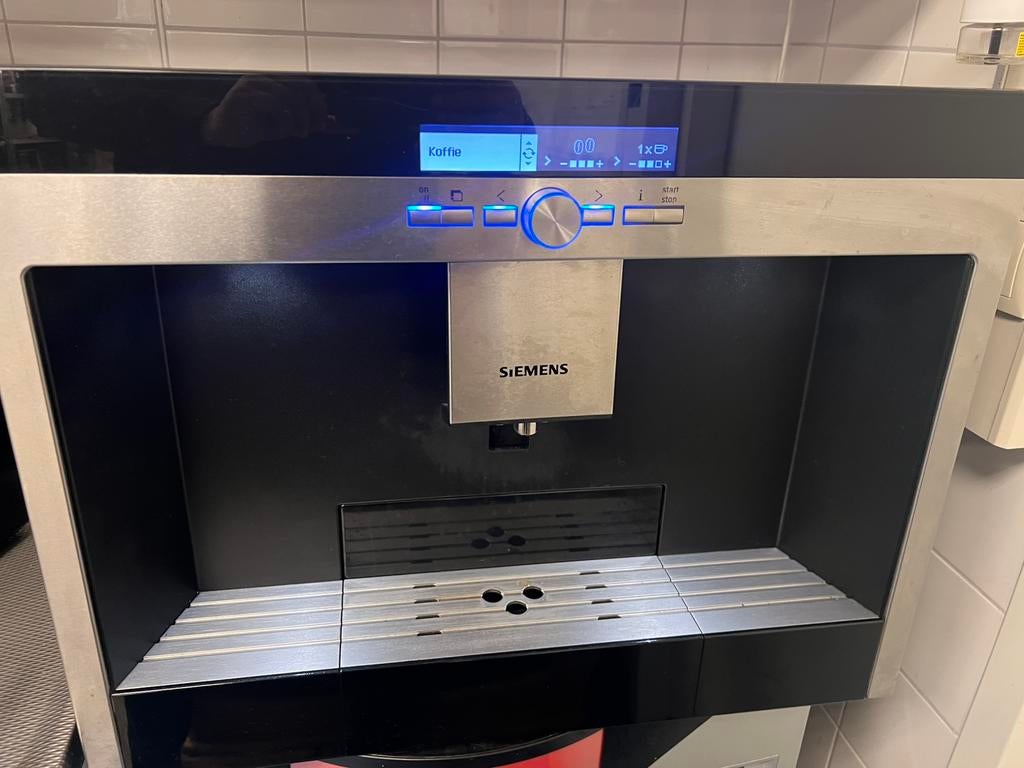Siemens TK572 inbouw Defekt, Witgoed en Apparatuur, Koffiezetapparaten, 10 kopjes of meer, Koffiemachine, Zo goed als nieuw, BSH Hausgeräte GmbH (Siemens)