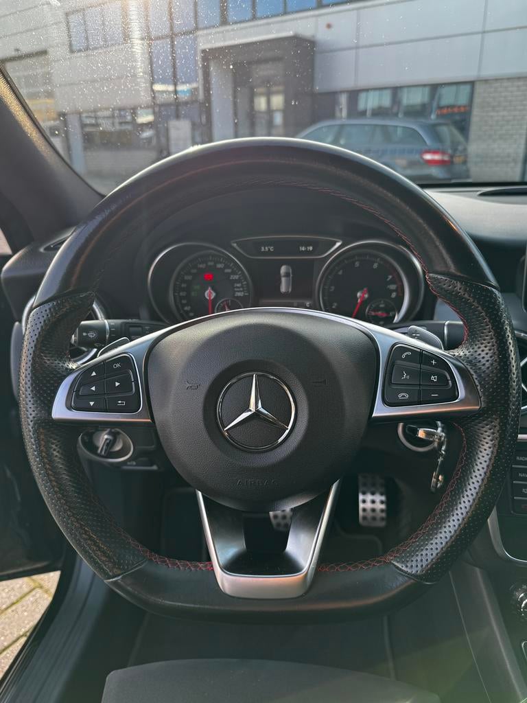 Mercedes-Benz CLA 200 AMG Line 125.000 km Automaat APK ’26, CLA, 730 kg, Zwart, Zwart