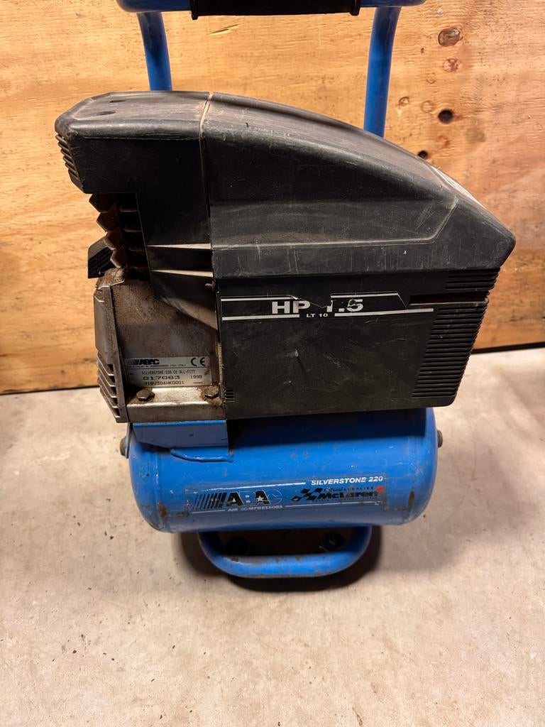 Compressor met slanghaspel, Ophalen, Gebruikt, 6 tot 10 bar, Minder dan 200 liter/min