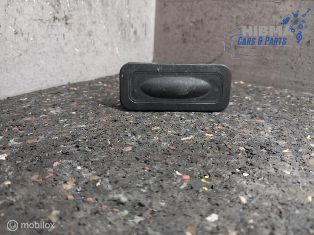 Renault Megane II Kofferklep Schakelaar 8200385515 2004-2009, Auto-onderdelen, Dashboard en Schakelaars, Gebruikt, Renault, Ophalen of Verzenden