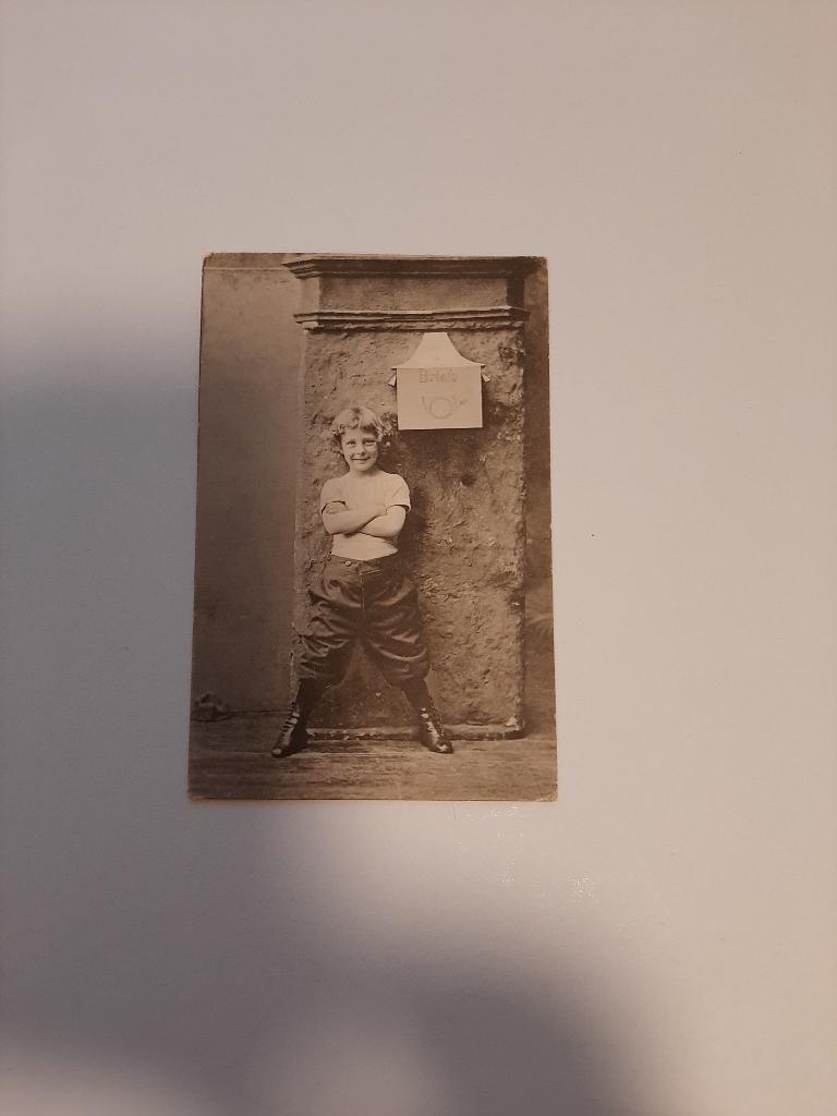 Oude kaart. Jongen bij brievenbus, Verzenden, Voor 1920, Gelopen