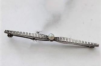 Oude zilveren staafbroche ribbels met parel, 835 K&L, Sieraden, Tassen en Uiterlijk, Broches, Ophalen, Zo goed als nieuw, Met parel