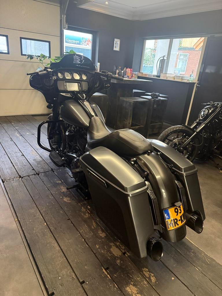 Foto 9 van Harley Davidson Street Glide Special - streetglide-Topstaat!