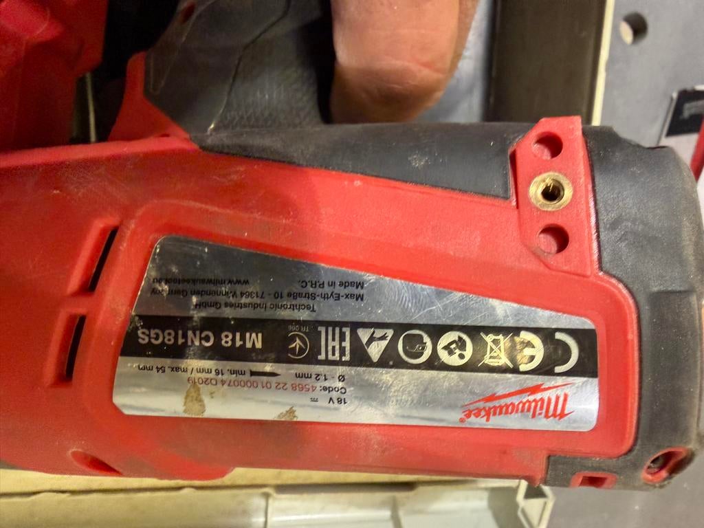 Milwaukee M18 CN18GS FUEL Spijkerpistool met accu's, Ophalen, Zo goed als nieuw