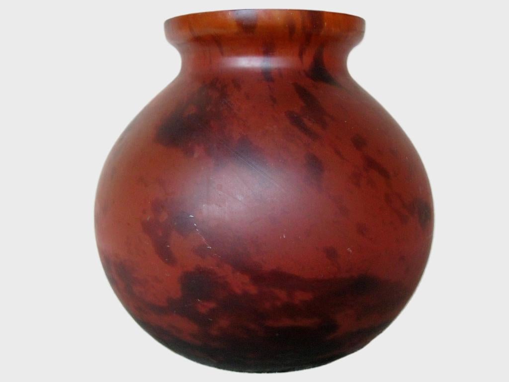 Mooie bolle vaas pate de verre de Lorrain Daum., Ophalen