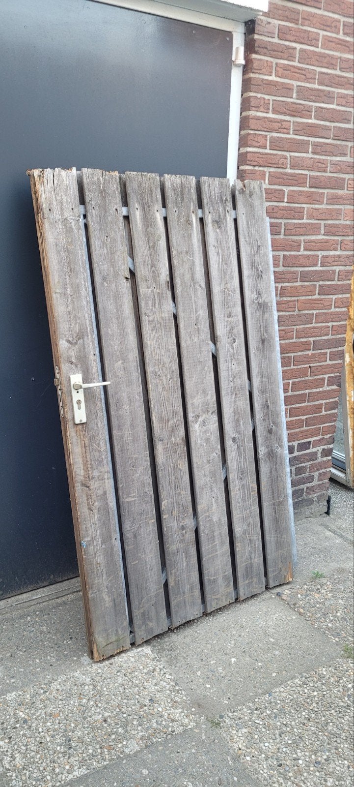 Houten tuinpoort met metalen frame en klink, Met poort, Gebruikt, Ophalen of Verzenden, Tuinhek